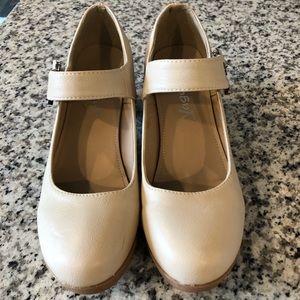 Beautiful cream colored heels